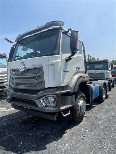 شاحنة جرار SINOTRUK HOWO NX 371HP 6x4 للنقل الثقيل